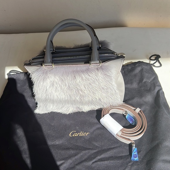 Gorgeous, grey, Cartier hand bag. Exterior is in calf skin and lamb skin fur - Picture 2 of 11